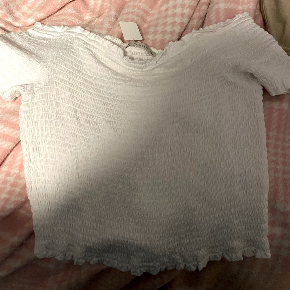 NWT Women’s off the shoulder ribbed top.